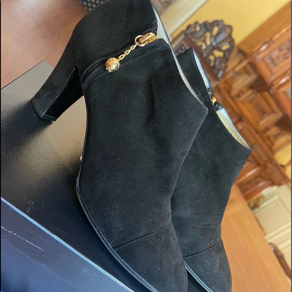 Fabulous vintage Chanel Camoscio leather bootie!! - Picture 2 of 7
